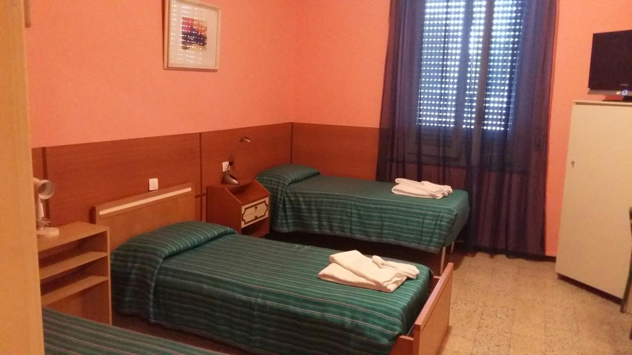 Hotel Violetta Parma Ngoại thất bức ảnh